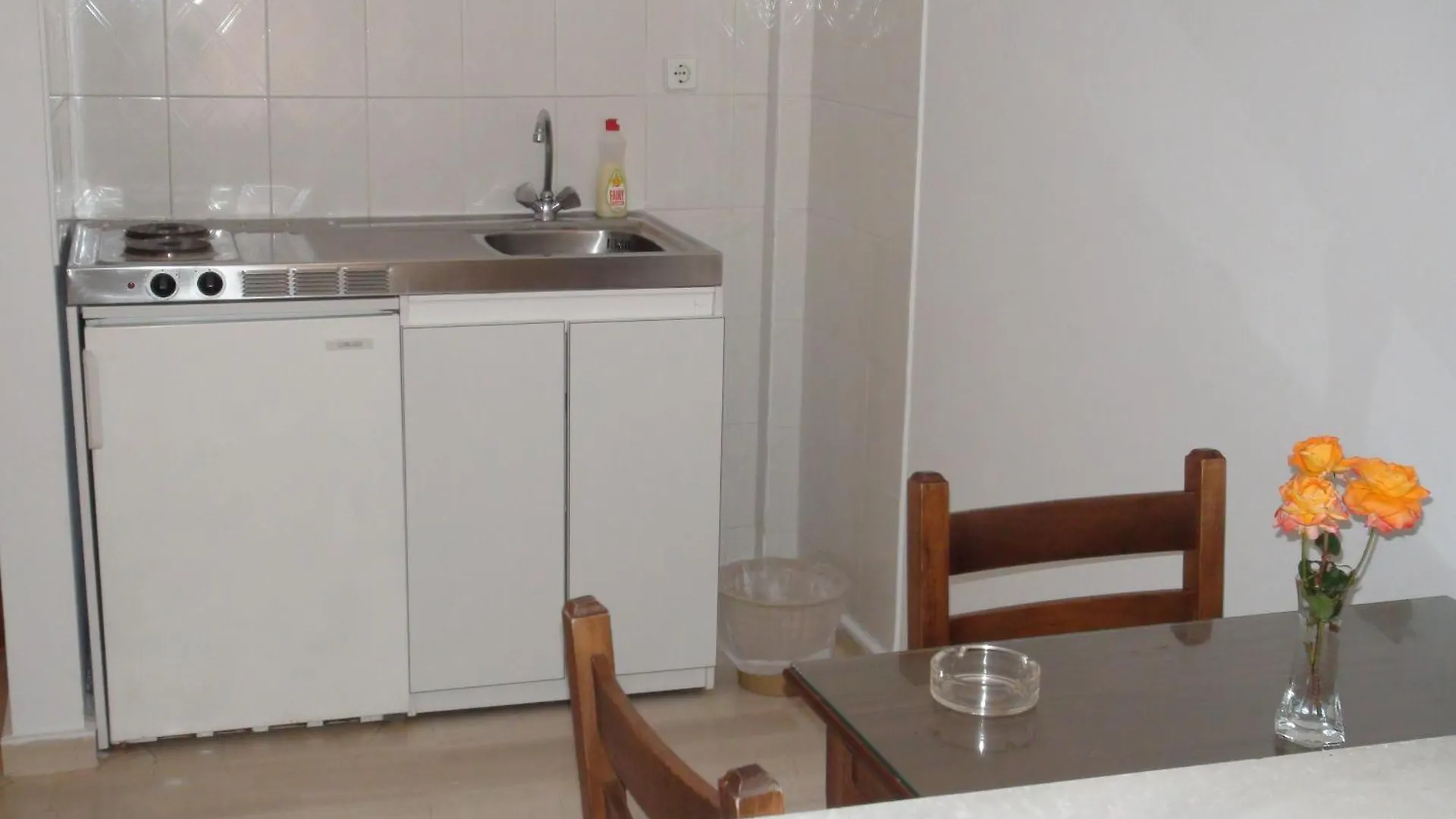 Filoxenia Hotel & Apartments Poros  2*, Poros (Kefalonia)