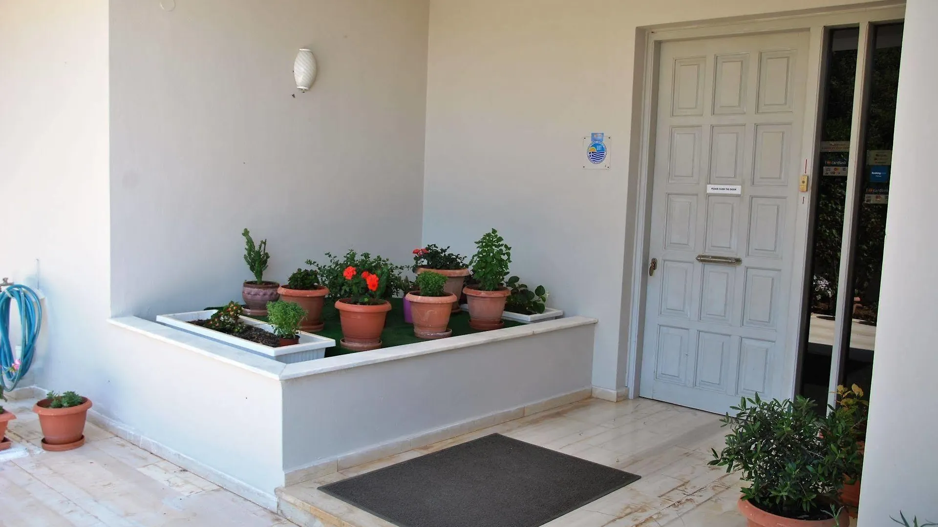 Filoxenia Hotel & Apartments Poros  2*, Poros (Kefalonia)